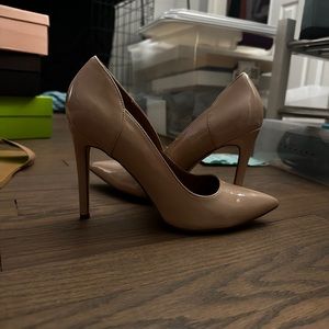 Steve Madden Tan Patent Leather Pumps